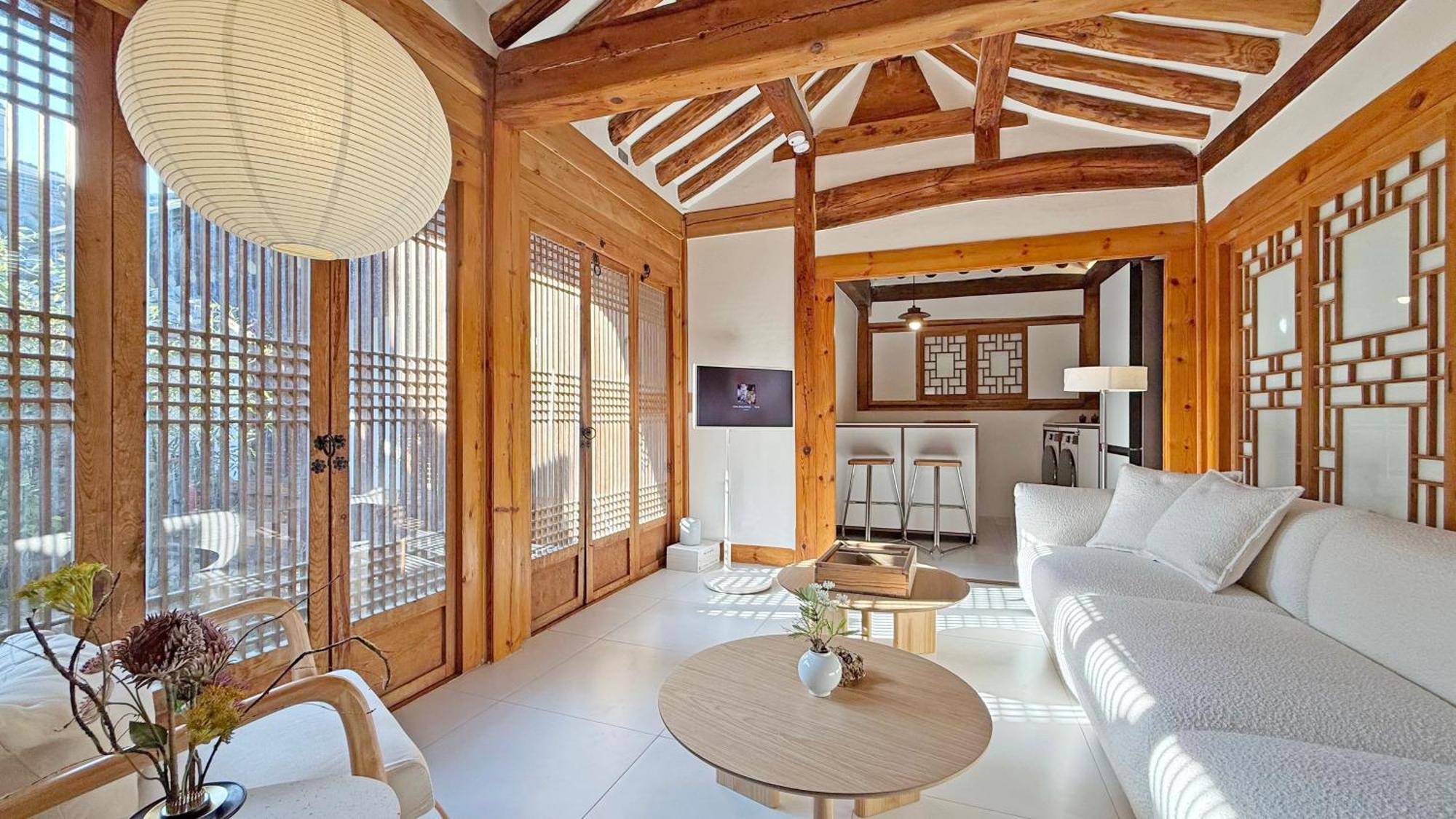 Hanok J'nor *