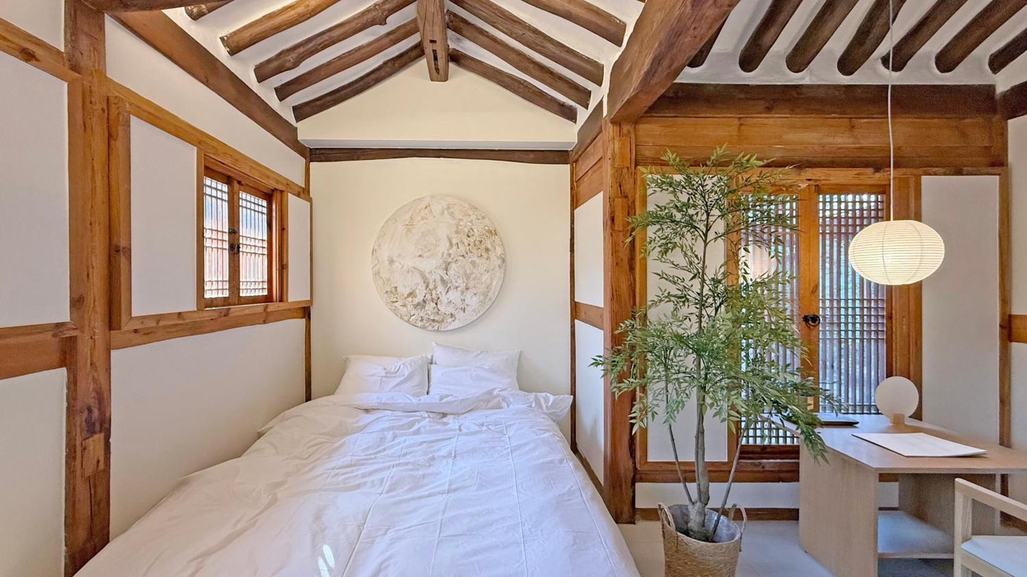 Hanok J'nor *