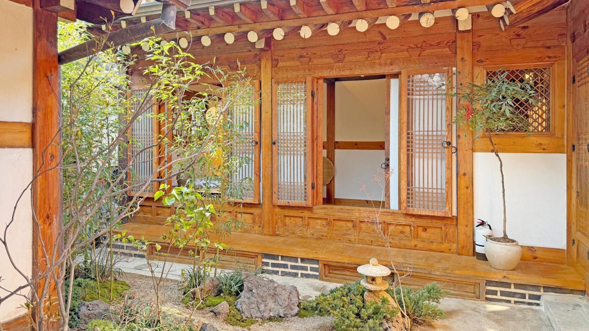 Hanok J'nor Holiday home Seoul