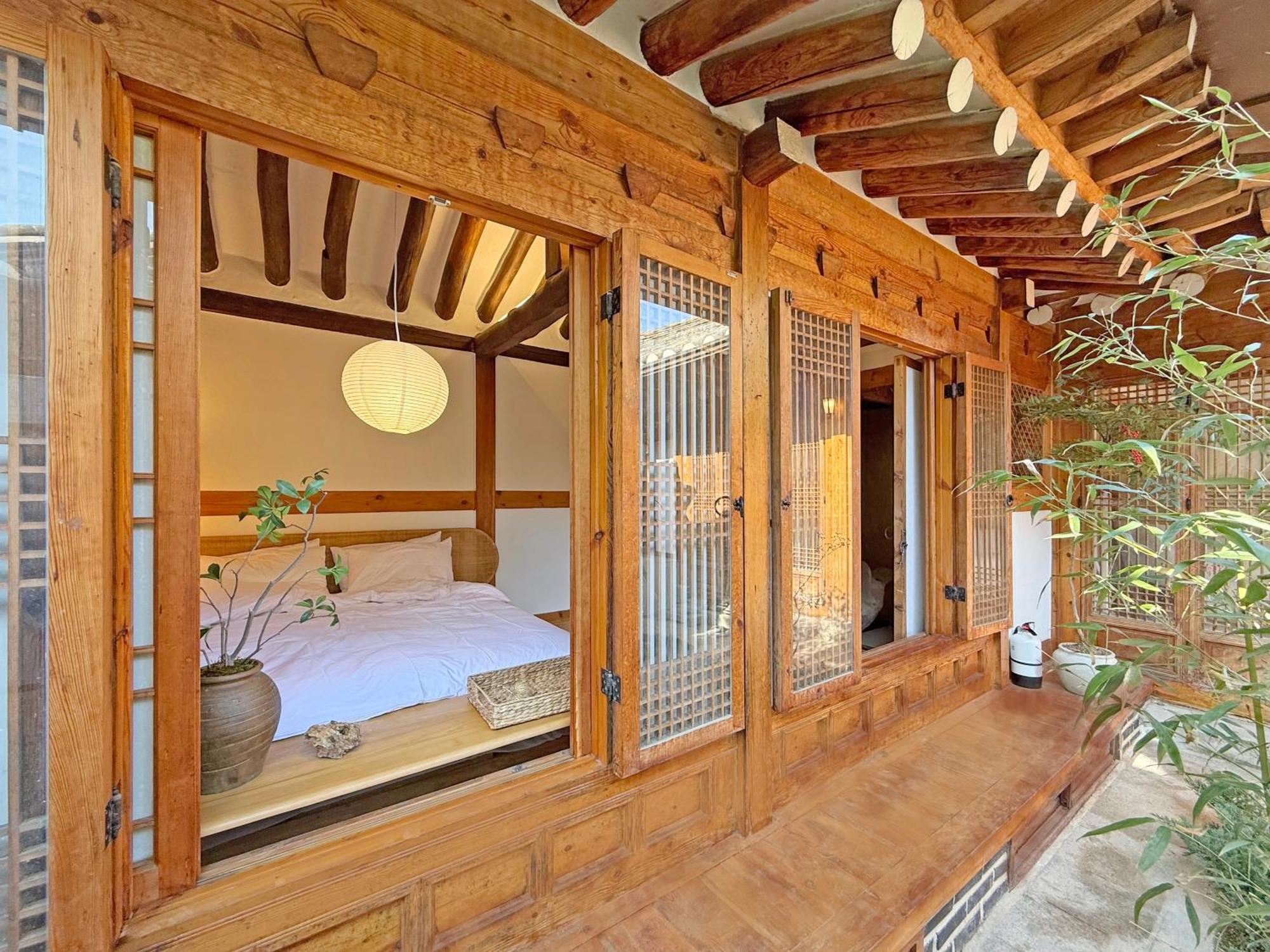 Hanok J'nor *
